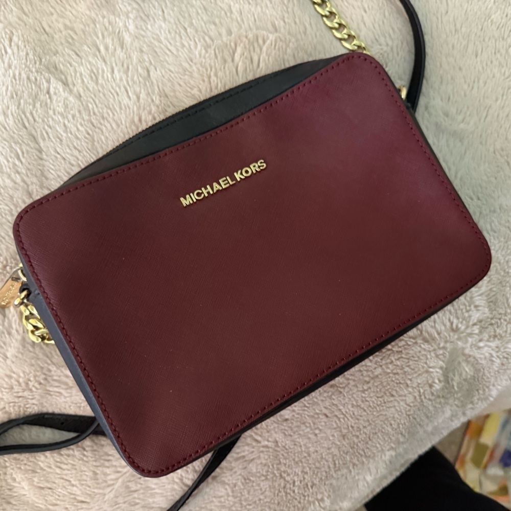 Small Michael Kors crossbody such cute fall Colors